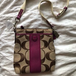 Coach Signature Swingback purse handbag